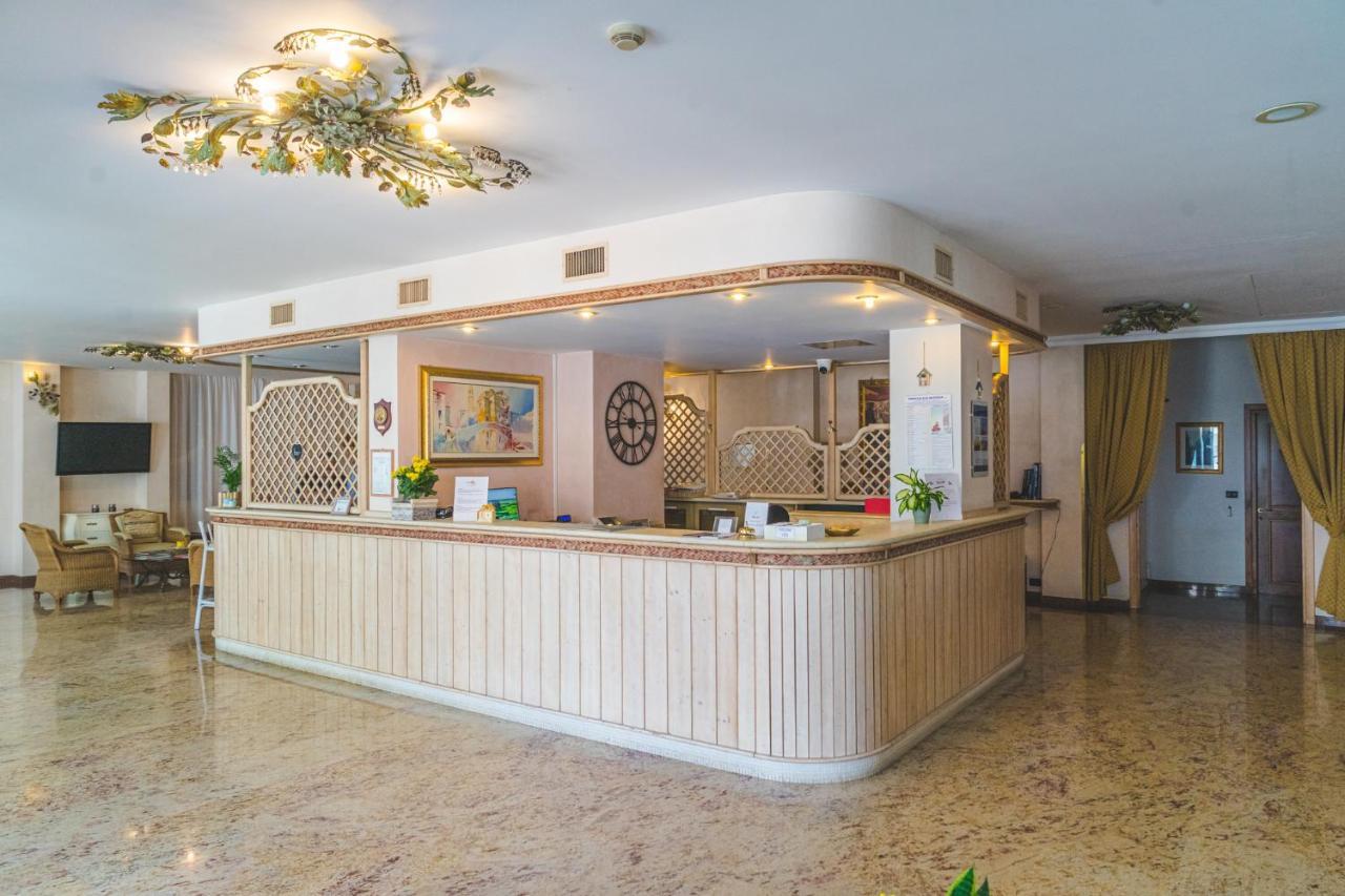 Hotel Sole Sottomarina Kültér fotó