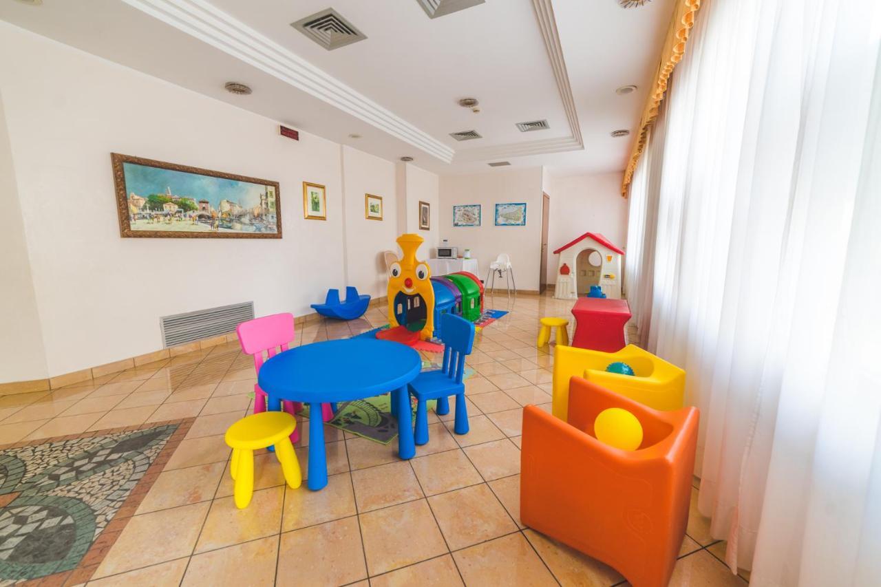 Hotel Sole Sottomarina Kültér fotó